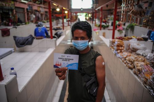 Chương trình tiêm vaccine tự chi trả bị chỉ trích ở Indonesia