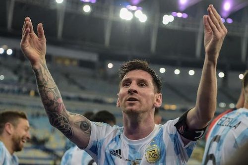 Hành động của Messi được nhiều CĐV Brazil trân trọng