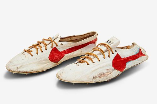 Giày Nike được bán giá một triệu USD
