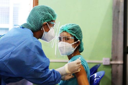 Trung Quốc chuyển thêm 6 triệu liều vaccine cho Myanmar