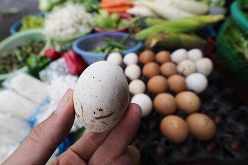 TP Hồ Chí Minh: 'Cháy hàng' trứng gà dù giá tăng cao