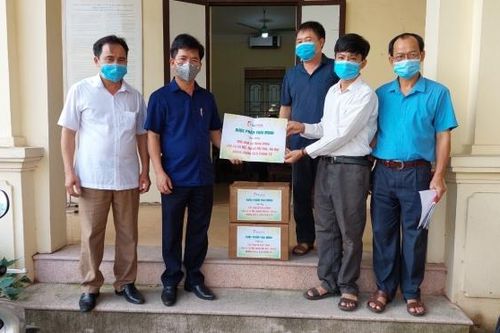 Dược Thái Minh trao tặng 250 chai xịt họng Vfree đến người dân xã An Mỹ, huyện Mỹ Đức