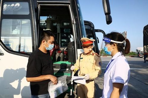 Khai báo y tế online để thuận tiện khi qua chốt kiểm soát vào Hà Nội