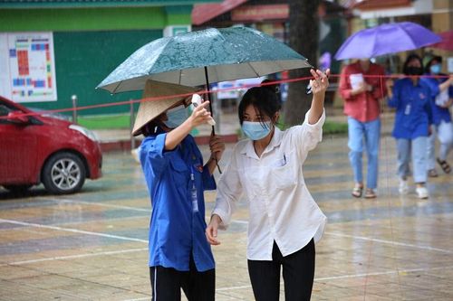 Thầy trò ở 'lõi dịch' Bắc Giang: Tích cực ôn tập chờ ngày ứng thí
