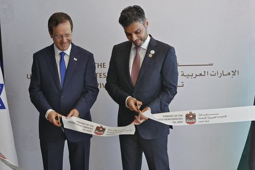 Gần một năm sau thỏa thuận bình thường hóa, UAE chính thức mở Đại sứ quán tại Israel