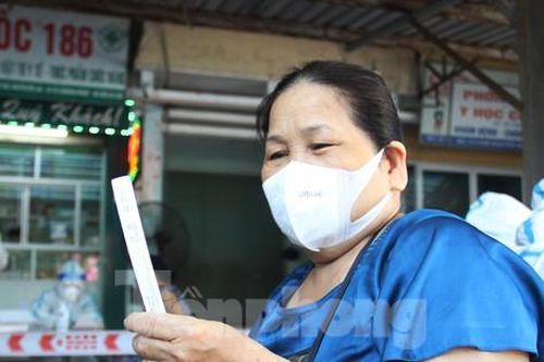 Xét nghiệm cả chợ vì nhân viên Chi cục thuế ở đối diện mắc COVID-19