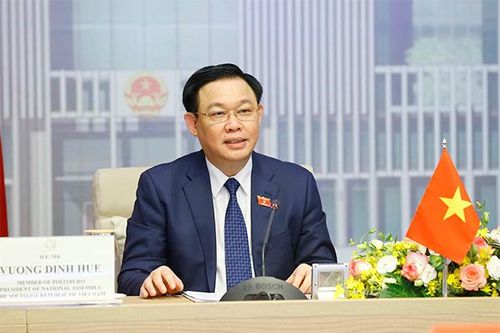 Chủ tịch Quốc hội: Sớm công nhận chứng chỉ vắc xin Việt Nam - Singapore