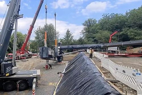 Công nhân thoát chết khi thiết bị nặng 68 tấn rơi trên đầu