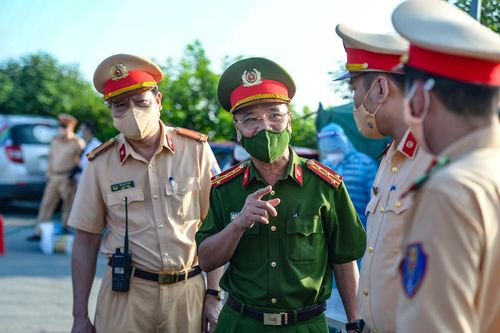 Công an TP Hà Nội khuyến cáo người dân 3 việc cần làm khi qua chốt kiểm dịch vào Thủ đô