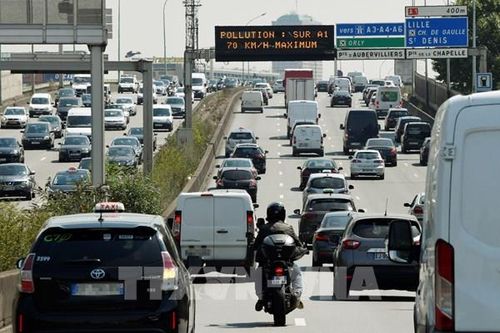 Anh cấm bán xe chở hàng lớn chạy bằng xăng và dầu diesel từ năm 2040