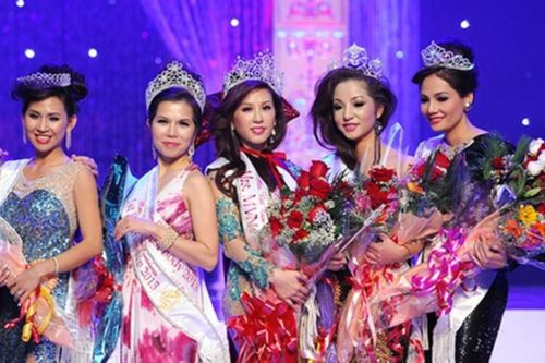 Netizen bất ngờ 'đào' lại bức ảnh NS Thúy Nga và Thu Hoài từng thi chung một cuộc thi Hoa hậu