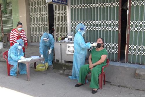 Test nhanh 569 người khu vực phong tỏa có ca F0