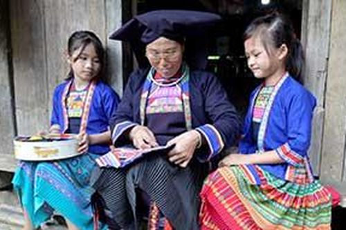 Cao Minh: Bảo tồn và phát huy bản sắc văn hóa dân tộc H'MôngTin khácGia đình nhiều thế hệ: Lưu giữ, phát huy các giá trị văn hóa truyền thốngChương trình 'Tiếp sức mùa thi': Nhân lên những hành động đẹp