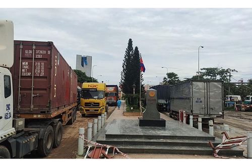 Campuchia hạn chế xuất nhập cảnh lao động Việt Nam để phòng dịchTin khácGia đình nhiều thế hệ: Lưu giữ, phát huy các giá trị văn hóa truyền thốngChương trình 'Tiếp sức mùa thi': Nhân lên những hành động đẹp
