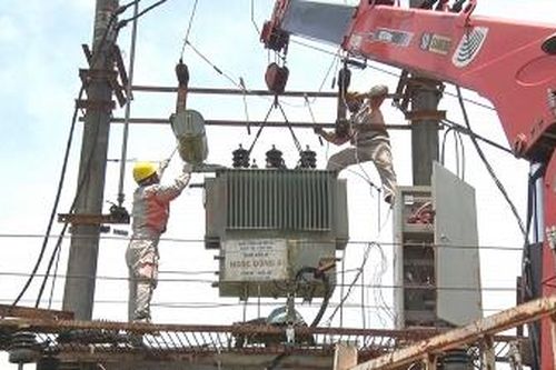 Thực hiện giải pháp đảm bảo cấp điện mùa nắng nóng