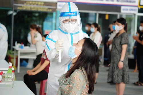 Cụ ông nhập viện cấp cứu thì phát hiện dương tính nCoV, Đà Nẵng thông báo khẩn