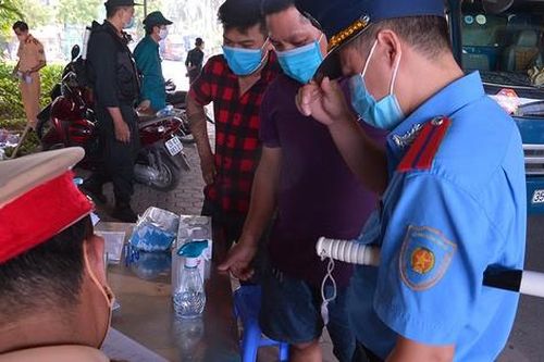Hình ảnh ngày đầu kích hoạt chốt kiểm soát người và phương tiện ra vào Thủ đô
