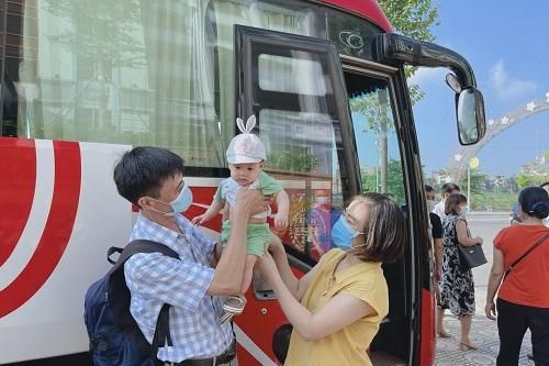 52 cán bộ y tế tỉnh Phú Thọ lên đường cùng TP Hồ Chí Minh chống dịch COVID-19