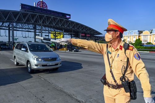 52 phương tiện không được vào Hà Nội trong ngày đầu lập chốt