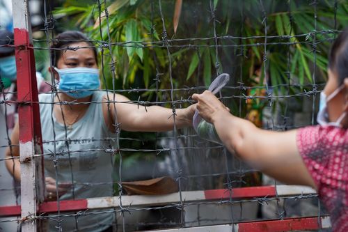 UBND TP.HCM yêu cầu chấn chỉnh việc lấy mẫu, quản lý ở khu phong tỏa