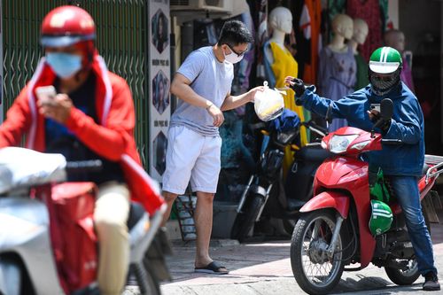 Đi chợ online vẫn tắc nghẽn, doanh nghiệp mong người dân bình tĩnh