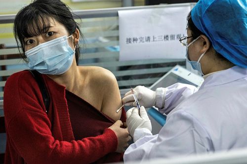 Nikkei: Trung Quốc định tiêm thêm vaccine Covid-19 của BioNTech
