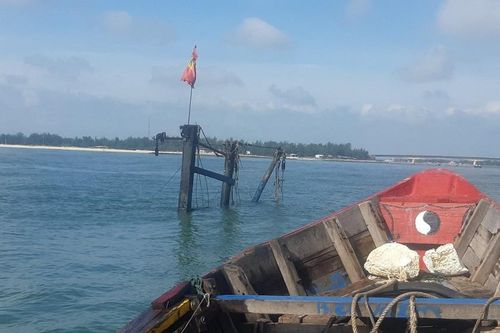Quảng Trị: Cháy tàu trên biển, 5 ngư dân được cứu vào bờ an toàn