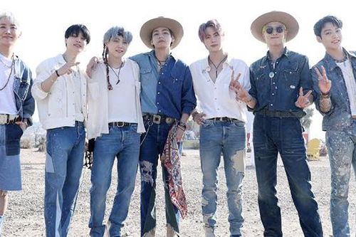 Từ chối in ảnh BTS vì 'tuyên truyền đồng tính' khiến fan bức xúc