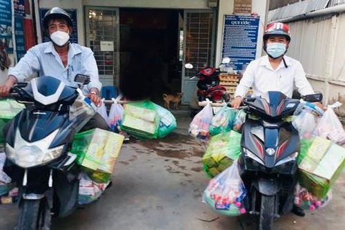 'Anh nuôi' của khu phố