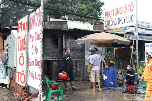 Đồng Nai: Cửa hàng phụ tùng ô tô cháy rụi, một gia đình may mắn thoát chết