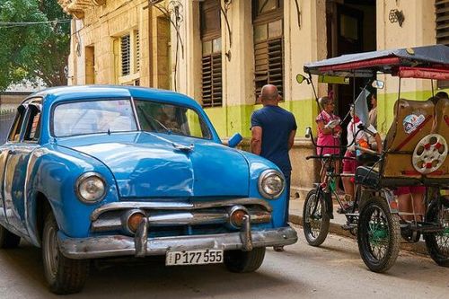 Nhà Trắng có thể nới lỏng lệnh cấm chuyển tiền về Cuba