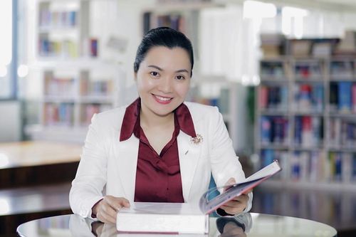 PGS-TS Võ Thị Ngọc Thúy chính thức làm Hiệu trưởng Trường Đại học Hoa Sen