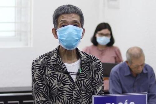 Nghịch tử dùng dao đe dọa rồi đâm bố đẻ