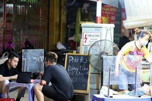 Hà Nội sẽ hỗ trợ người bán nước vỉa hè, cắt tóc, gội đầu... bị ảnh hưởng bởi COVID-19
