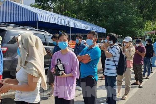 TPHCM cân nhắc mở chợ giữa đường cung cấp thực phẩm cho dân