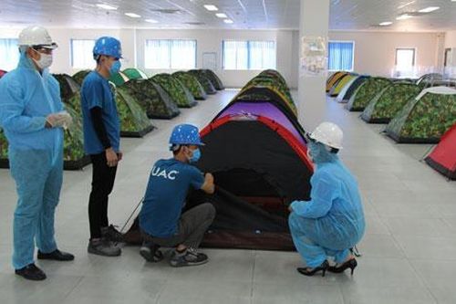 Nhiều công nhân mắc COVID-19 khi 'vừa cách ly, vừa sản xuất'