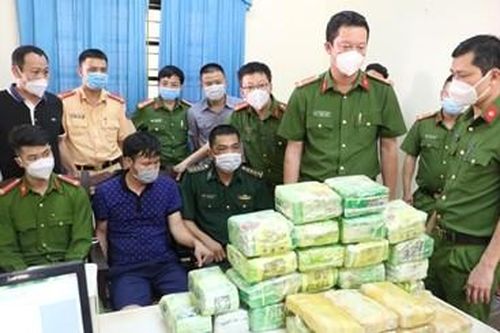 Bắt 'ông trùm', thu giữ gần 27kg ma túy, 1 súng ngắn và 7 viên đạn