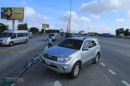Không bảo đảm yêu cầu phòng dịch, hơn 50 lái xe không được vào Thủ đô