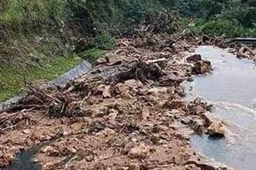Mưa lớn ở Lai Châu gây ách tắc giao thông trên quốc lộ 4D