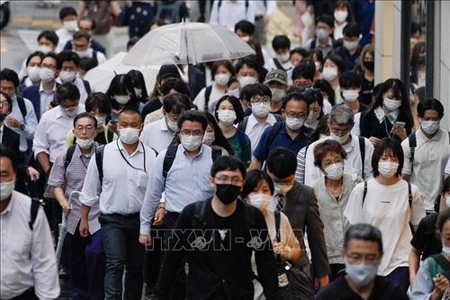 Tokyo ghi nhận trên 1.300 ca mắc mới COVID-19