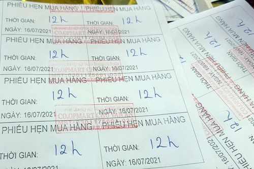 Siêu thị ở TPHCM phát phiếu hẹn giờ, hết cảnh 'rồng rắn' chờ mua hàng