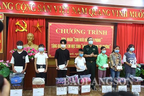 Đồn Biên phòng Tân Thanh đón nhận 'Con nuôi đồn Biên phòng'Tin khácGia đình nhiều thế hệ: Lưu giữ, phát huy các giá trị văn hóa truyền thốngChương trình 'Tiếp sức mùa thi': Nhân lên những hành động đẹp