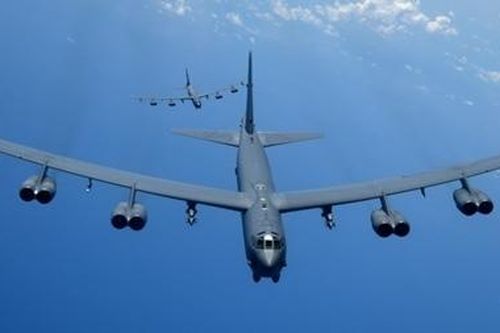 Loạt 'pháo đài bay' B-52 Mỹ áp sát biên giới Nga