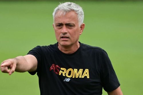 HLV Mourinho ra mắt Roma bằng trận thắng 10-0