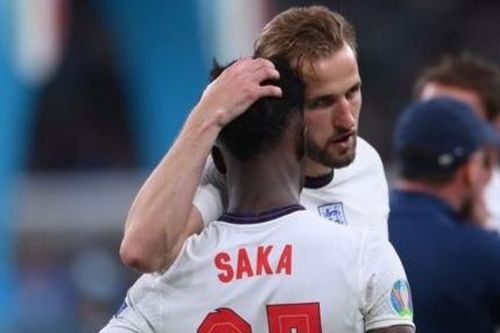 Điều Saka nhận được sau Euro 2020