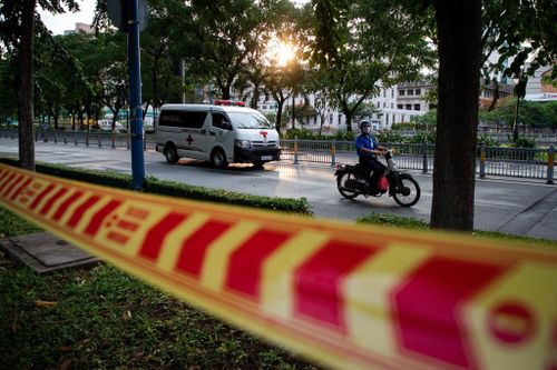 Phó thủ tướng: Tất cả địa phương kêu gọi người dân hạn chế ra khỏi nhà