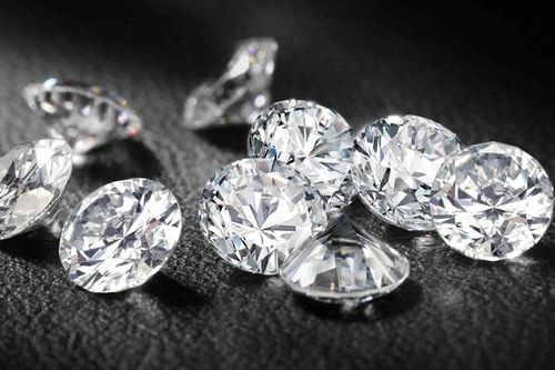 Bắt quả tang vụ giao dịch trái phép hơn 1.700 kim cương