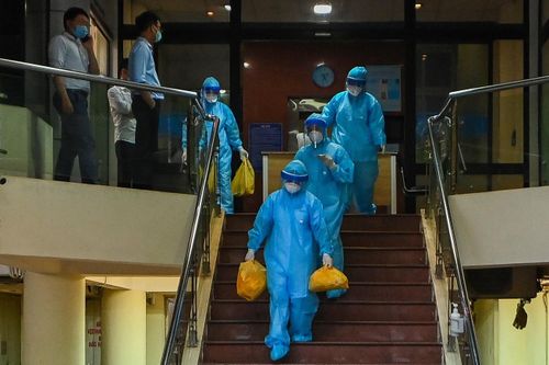 Phong tỏa hàng loạt địa điểm ở Hà Nội liên quan ca nhiễm nCoV