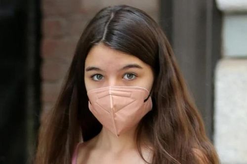 Suri Cruise mặc giản dị xuống phố