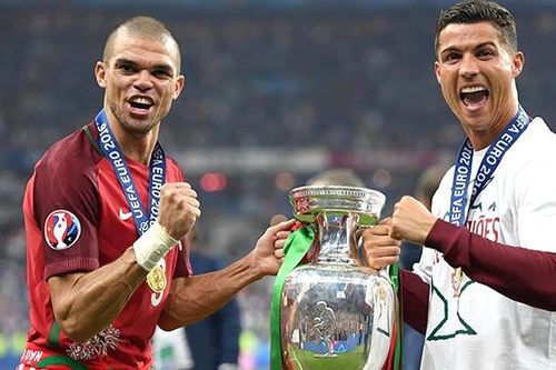 Vô địch cả EURO lẫn Champions League có đoạt Quả bóng Vàng?